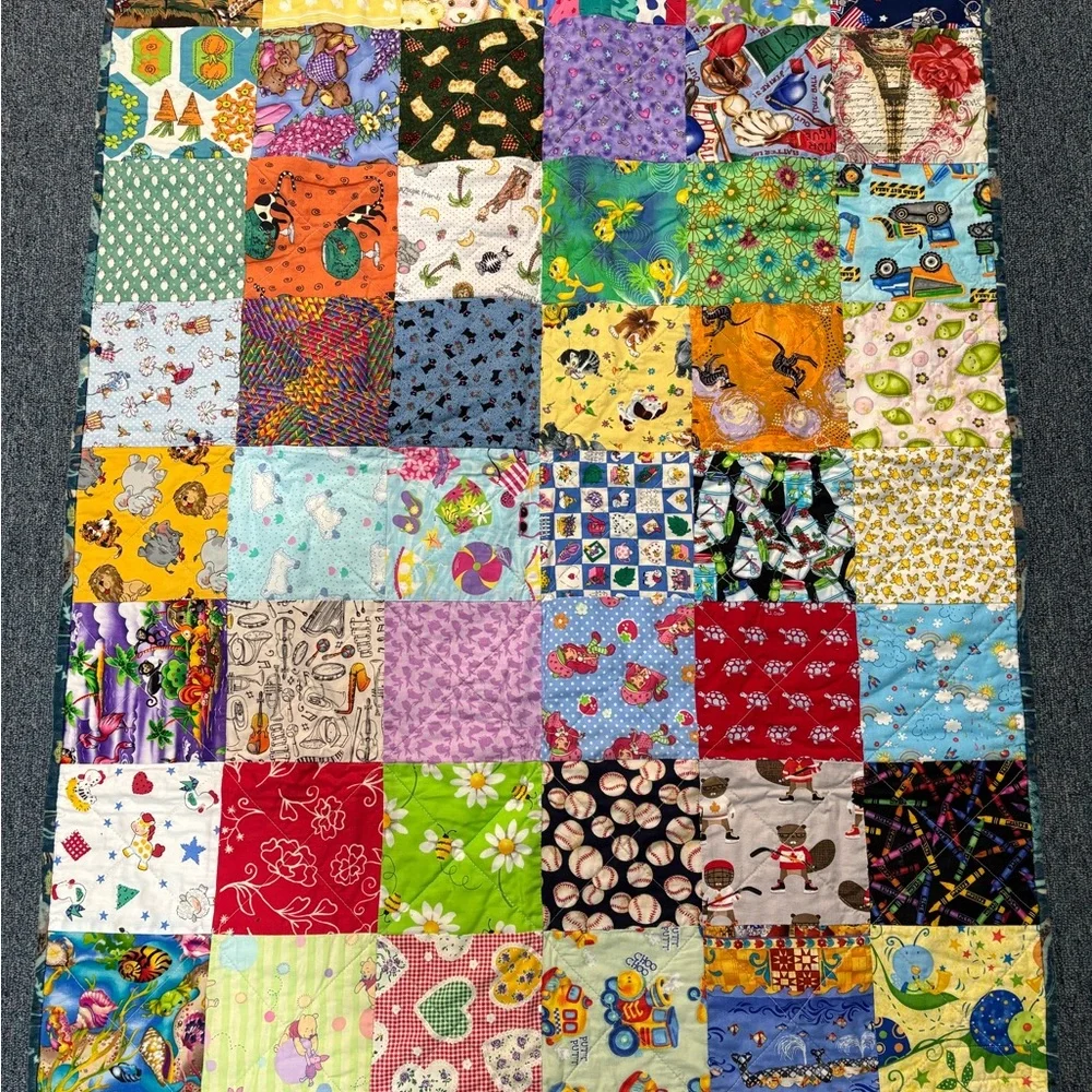 Quilt of many colours - Picture 1 of 3